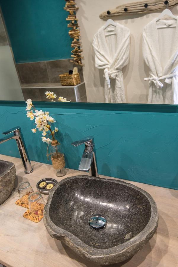 Oms Le Mas Des Colombes Chambres D'Hotes B&B & Spa מראה חיצוני תמונה